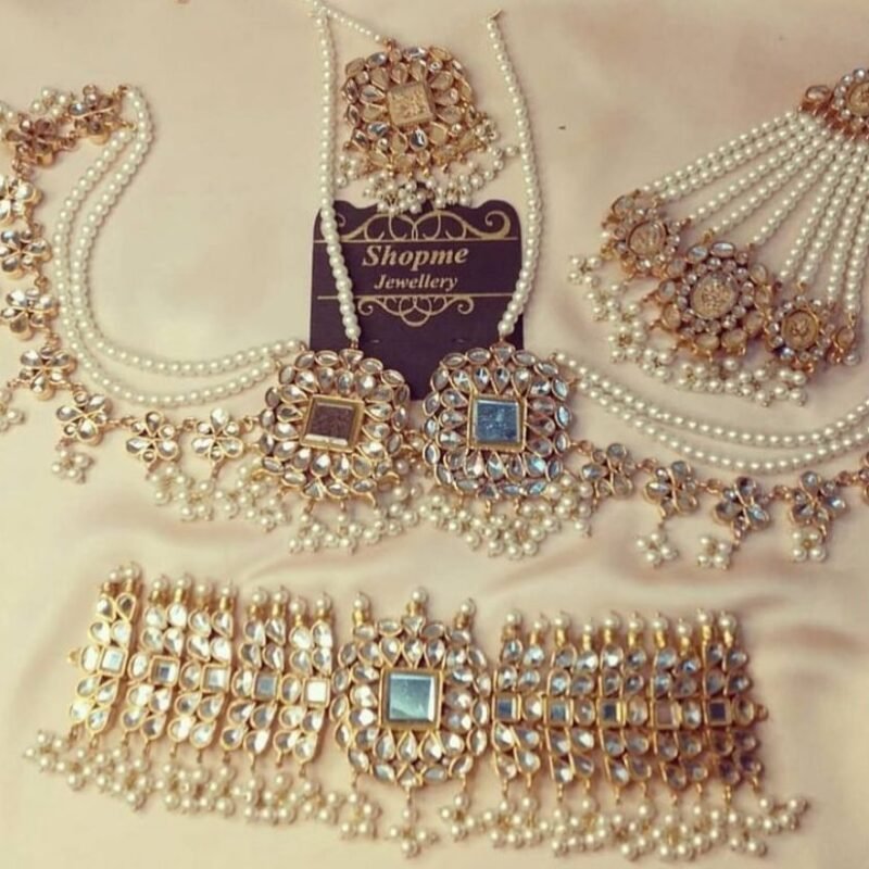 Fareesha Fershi Kundan Set