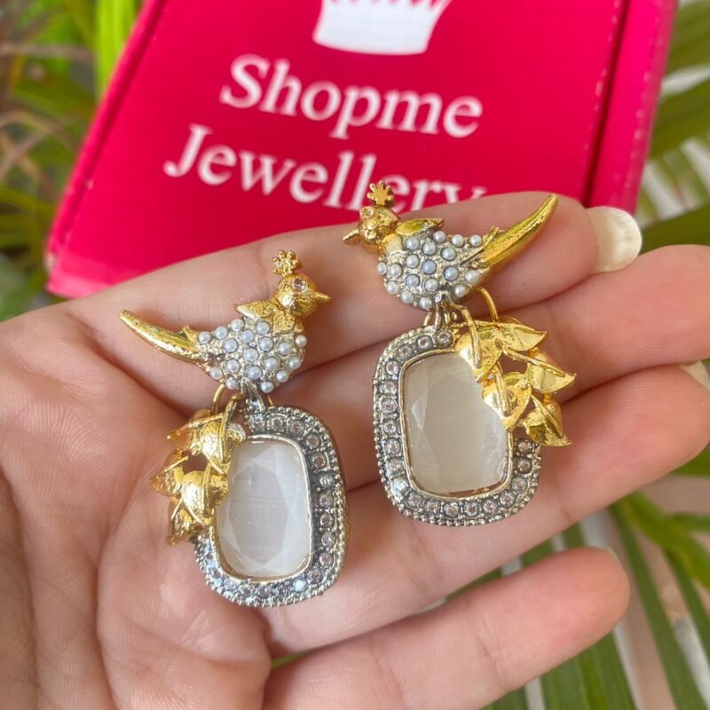 Sparrow Pearl Earring